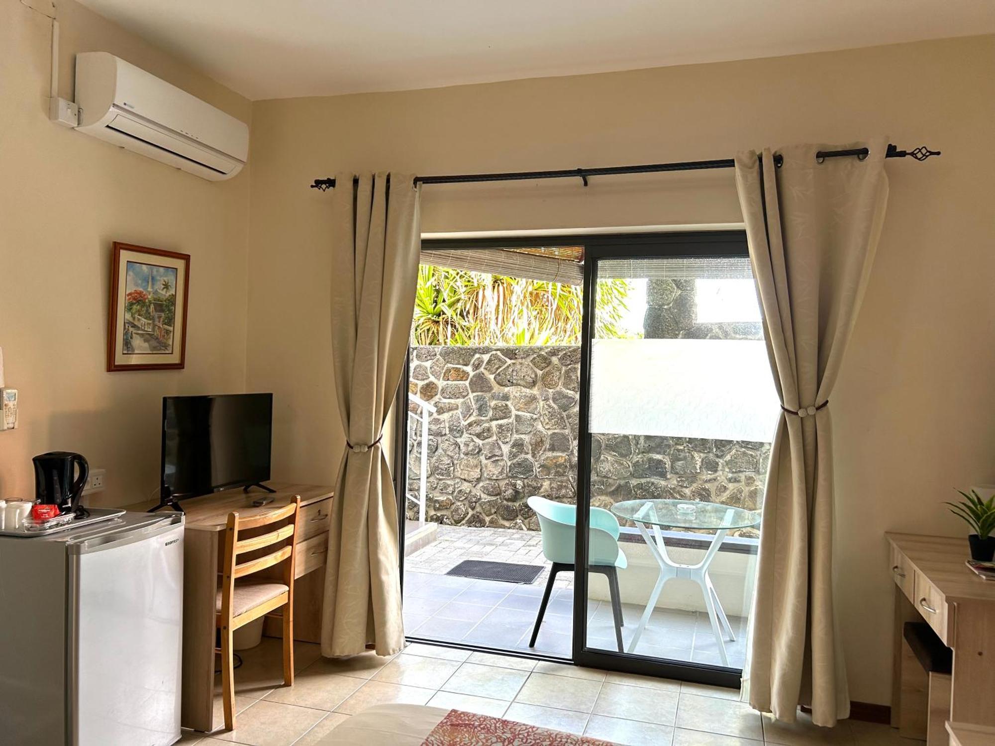 Blue Beryl Guest House Blue Bay Exterior photo