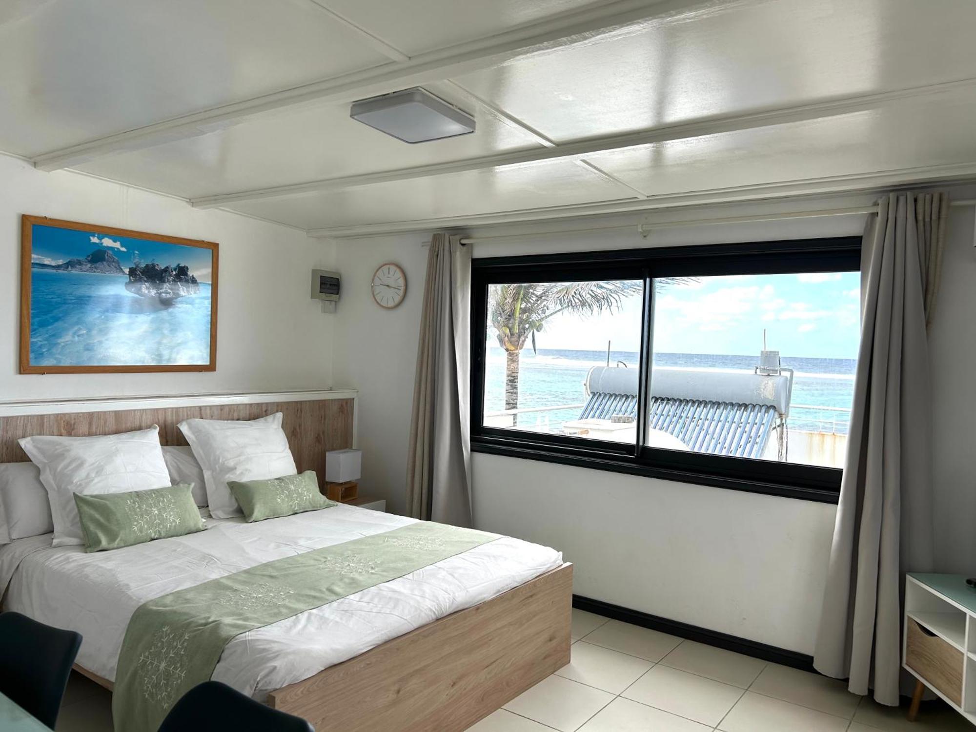 Blue Beryl Guest House Blue Bay Exterior photo