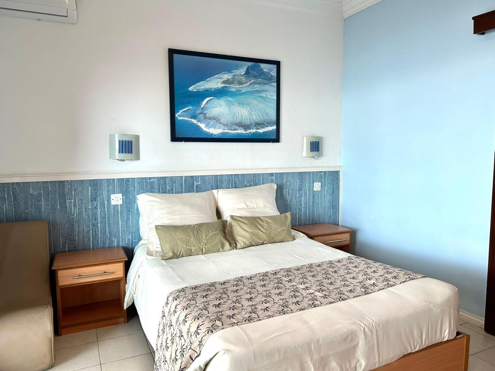 Blue Beryl Guest House Blue Bay Exterior photo